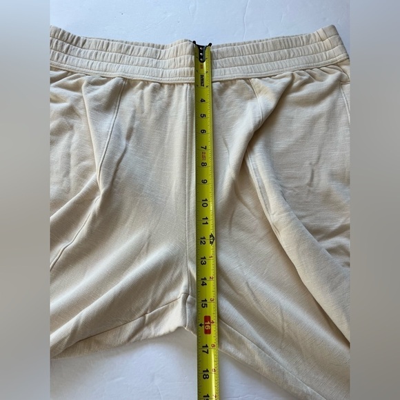 Fabletics Flare Jogger Sweatpants New with Tags Beige size 1x - Picture 5 of 6
